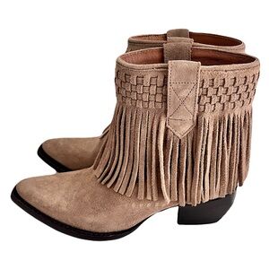 Frye ‘Sacha’ Beige Taupe Suede Fringe Short Cowboy Western Boots, Size 7.5